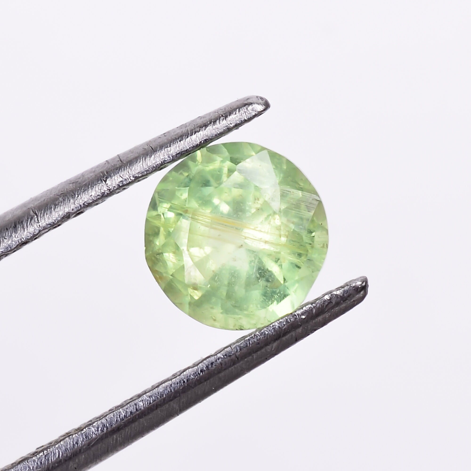 natural green kyanite round shape cut stone loose gemstone